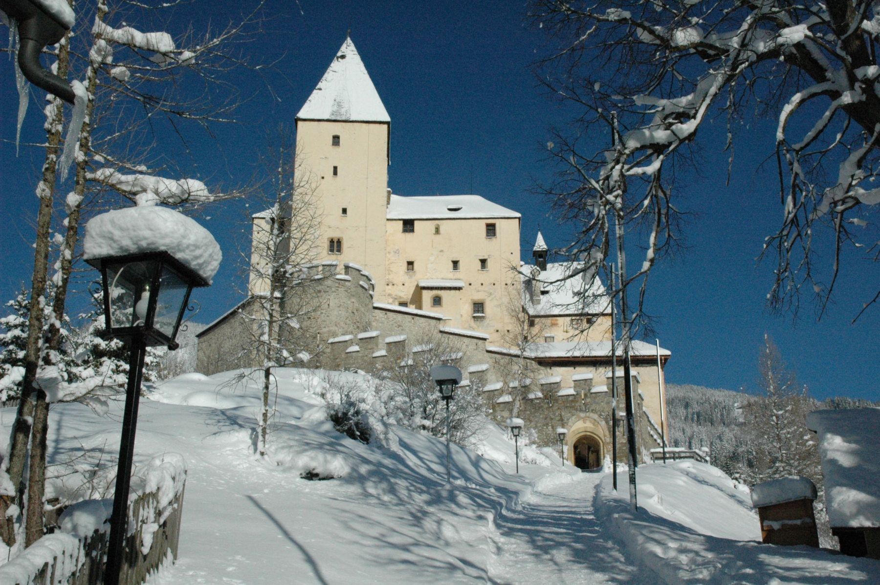 Burg Mauterndorf - Winter in der Ski und Ferienregion Lungau